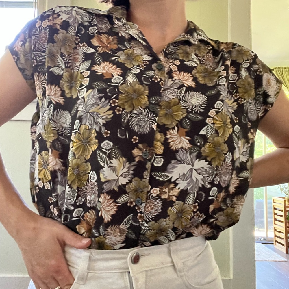 Loft chiffon button top / vintage floral